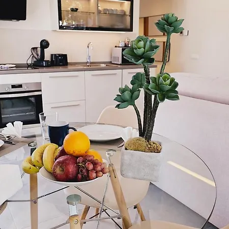 Nogalera Quintessence With Private Parking By Namaste Elite Apartment